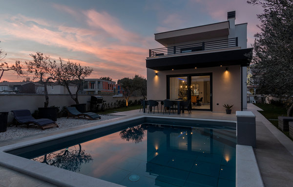 Vacation home Villa M Premantura