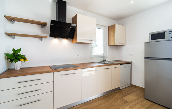 Holiday Home - Omis - Dugi Rat , Croatia - CSC664 402