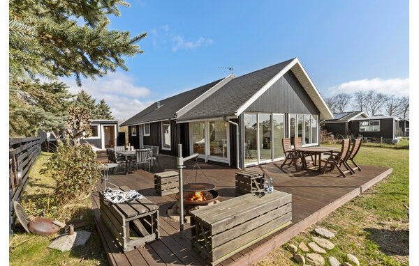 Geniet van een ontspannen vakantie in dit liefdevol ontworpen vakantiehuis vlakbij de kust.

Breng een ontspannen tijd door in je vakantiehuis, dat indruk maakt met zijn gezellige sfeer en natuurlijke..