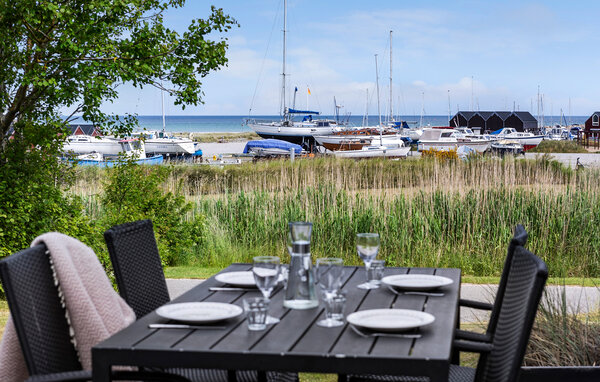 Genießen Sie entspannte Urlaubstage mit Hafenblick und Outdoor-Wellness in diesem großzügigen Ferienhaus.

Ihr geräumiges Ferienhaus bietet Ihnen auf zwei Etagen eine schöne Kombination aus Komfo..