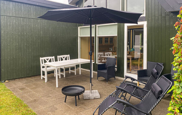 Entfliehen Sie dem Alltag und machen Sie es sich zu zweit in diesem charmanten Ferienhaus gemütlich.

Inmitten eines grünen, lauschigen Gartengrundstücks lädt Sie dieses schöne Ferienhaus zu ents..