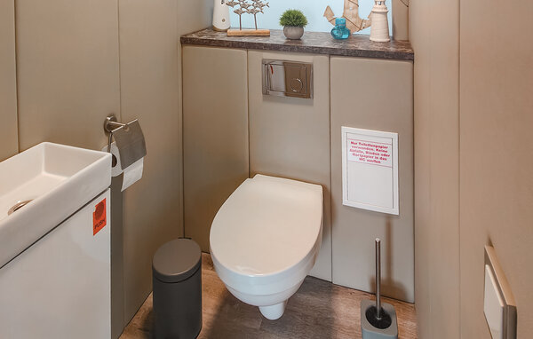 Hausboot - Röbel / Müritz , Deutschland - DME748 9