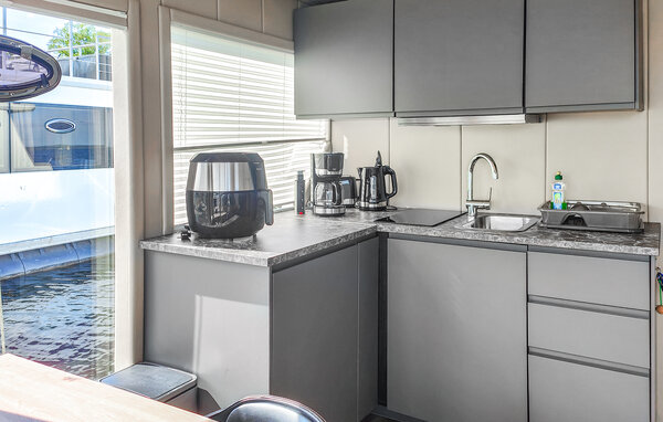 Hausboot - Röbel / Müritz , Deutschland - DME748 4