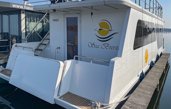 Hausboot - Röbel / Müritz , Deutschland - DME748 81
