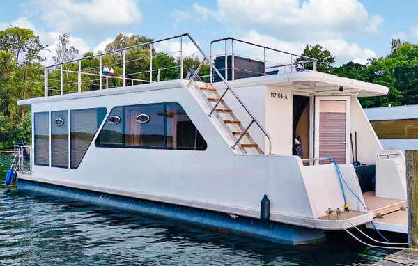 łódź mieszkalna - Röbel / Müritz , Niemcy - DME748 82