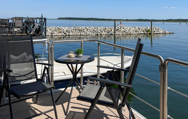 Hausboot - Röbel / Müritz , Deutschland - DME748 101