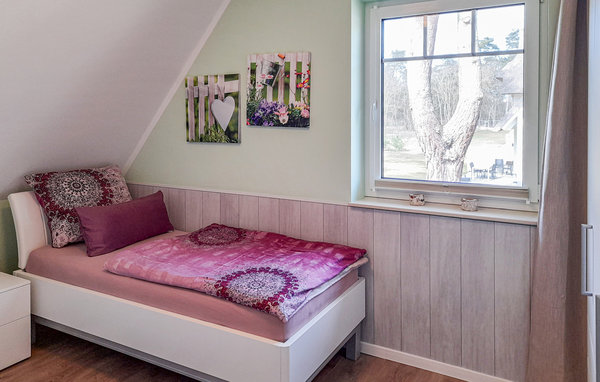 Vakantiehuis Reetdachhaus Kiek in` Wald