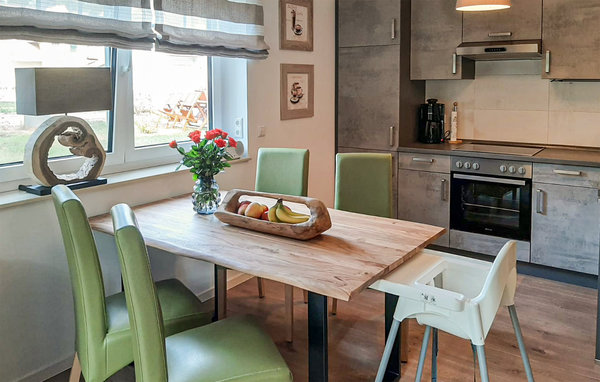 Vakantiehuis Reetdachhaus Kiek in` Wald