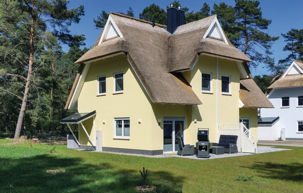 Auf der Sonneninsel Usedom im idyllischen Fischerdorf Zirchow liegen diese schönen Ferienhäuser unter Reet. Das Feriendorf am Stettiner Haff bietet für jeden Geschmack die richtige Unterkunft für ..