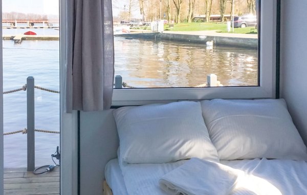 Hausboot - Loitz , Deutschland - DMV005 602