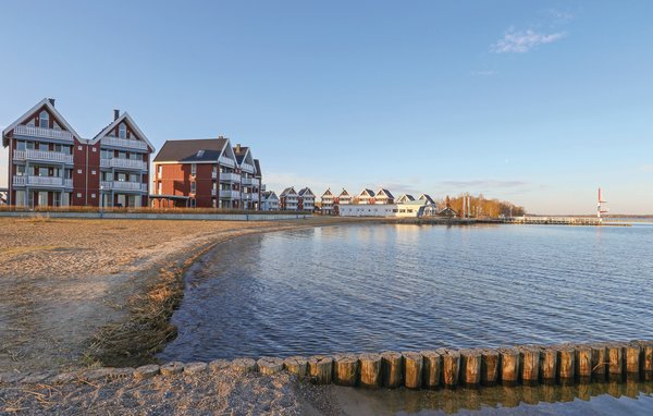 In het hart van het merengebied van Mecklenburg, direct aan de zuidelijke oever van het grootste binnenmeer van Duitsland, ligt het vakantiepark Müritz met exclusieve vakantiehuizen en appartementen ..