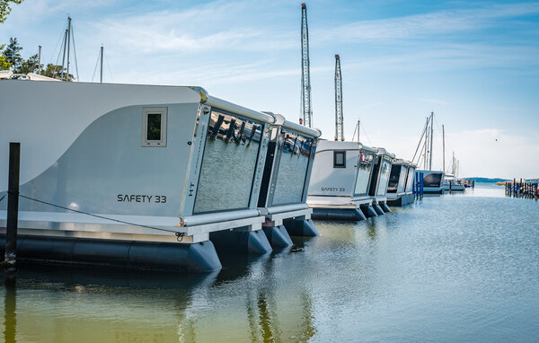 Hausboot - Martinshafen , Deutschland - DMV927 82
