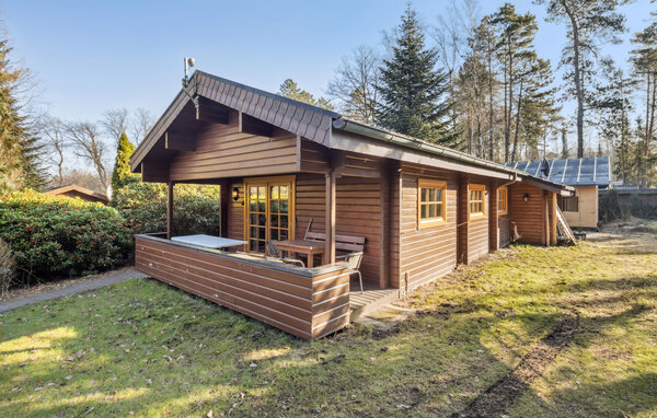 Freuen Sie sich auf abwechslungsreiche Urlaubstage voller Entspannung und Aktivitäten in idyllischer Umgebung.

Genießen Sie einen naturnahen Aufenthalt in diesem charmanten Holzhaus nahe dem Danker..