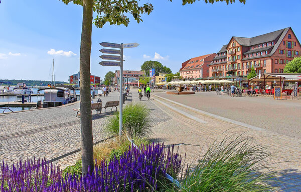 Apartment - Waren (Müritz) , Germany - DZV741 902