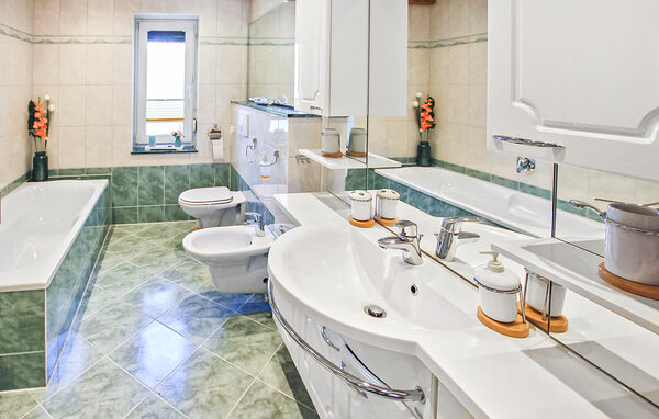 Apartment - Waren (Müritz) , Germany - DZV741 701