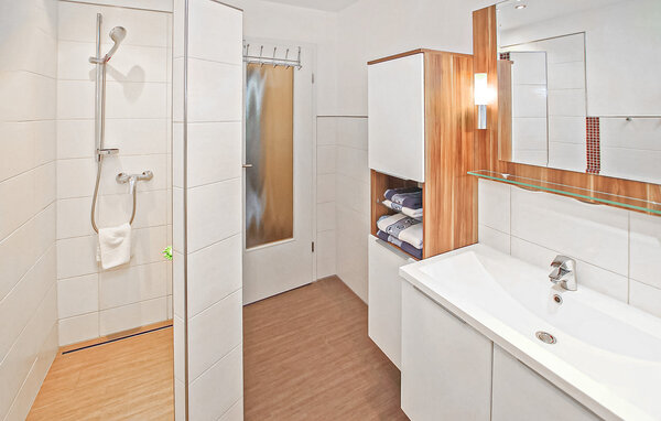 Apartment - Waren (Müritz) , Germany - DZV792 701