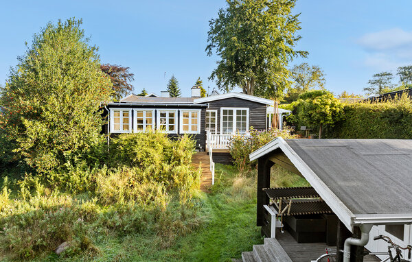 Geniet van je vakantie in dit uitnodigende houten huis vlakbij de prachtige zandstranden van de Deense Rivièra.

Stap binnen en verheug je op je vakantie in dit lichte en charmant ingerichte huis. Ge..