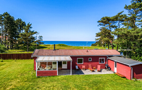 Heldere, met hout beklede interieurs en een ontspannen Scandinavische stijl creëren een uitnodigend toevluchtsoord waar je vanzelf een tandje terugschakelt en samen van de tijd geniet. De open leefru..