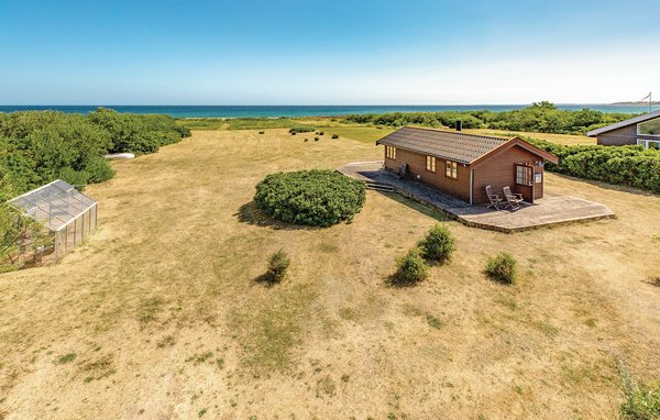 This new and charming house is situated on a large, open natural plot which stretches down to the Kattegat. The house offers panoramic views over the water.