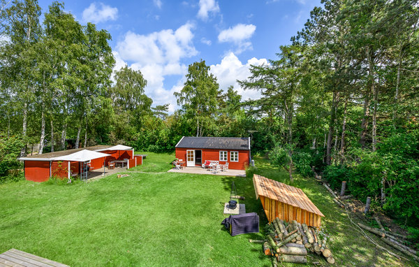 Gezellig vakantiehuisje bij Kaldred.

Geniet van een onvergetelijke vakantie met familie of vrienden in dit vakantiehuis. De woonruimte is verdeeld in een hoofdgebouw en een bijgebouw. In het hoofdgeb..