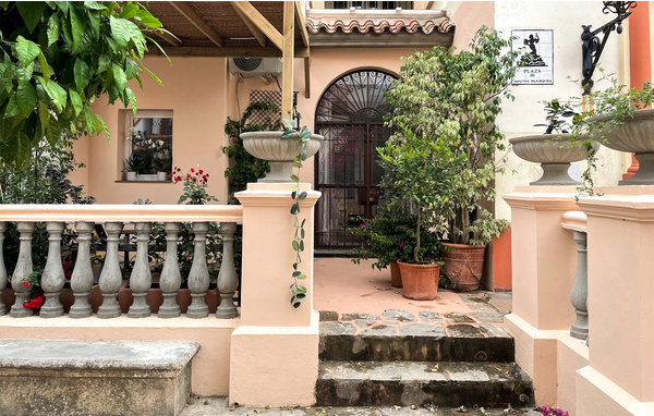 Moderne stijlvol ingerichte woning met terras en alle diensten in de nabijheid.

Dit is een moderne flat met een zeer hoogwaardige inrichting. Maak het uzelf gemakkelijk in deze decoratieve en artisti..