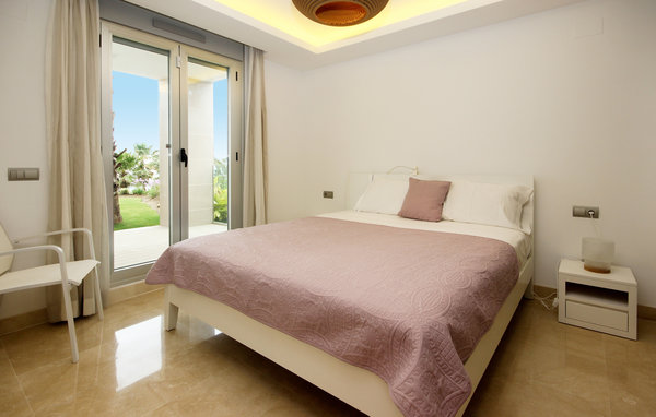 Apartment - Estepona , Spain - EAN106 601