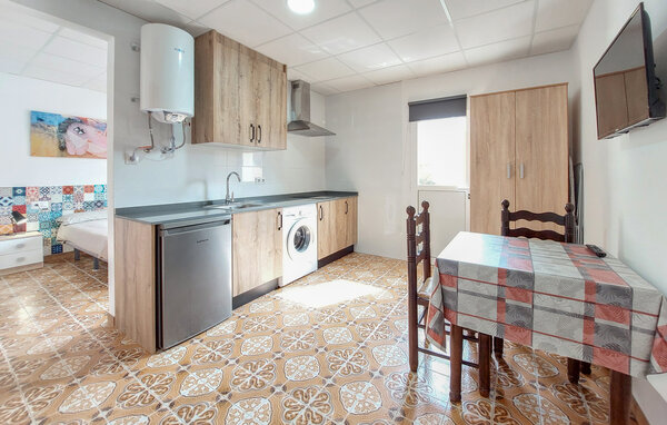Beleef ontspannen dagen in deze vakantiewoning en ontdek de regio.

Deze charmante vakantiewoning verwelkomt je met een licht interieur. Bereid je favoriete gerechten in de moderne keuken en neem plaa..
