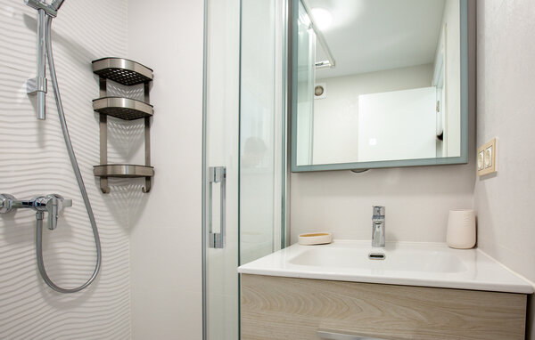 Apartment - Benidorm , Spain - EBC099 702