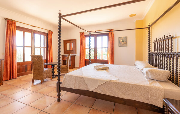 Vacation home Stunning home in Manacor