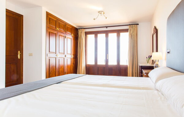 Holiday Home - Na Penyal, Cala Millor , Spain - EMF146 604
