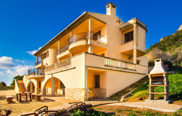 Holiday Home - Na Penyal, Cala Millor , Spain - EMF146 81