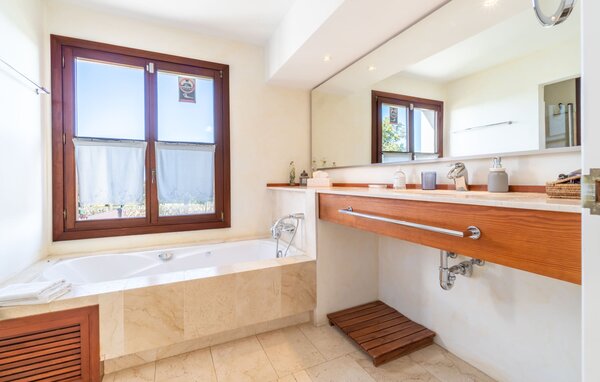 Holiday Home - Luxury Golf d'Or, Portocolom , Spain - EMF190 703