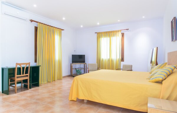 Holiday Home - Son Morei, Vilafranca de Bonany , Spain - EMF458 604