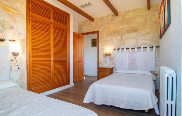 Domy wakacyjne - Can Jener, Muro , Hiszpania - EMF519 608