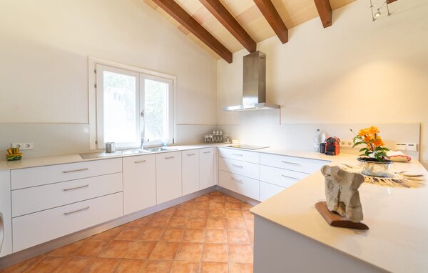 Holiday Home - Na Creu Vella, Arta , Spain - EMF531 404