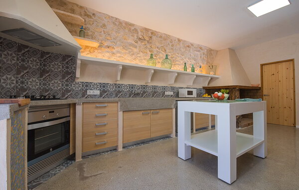 Holiday Home - Alcudiarrom, Vilafranca de Bonany , Spain - EMF699 404