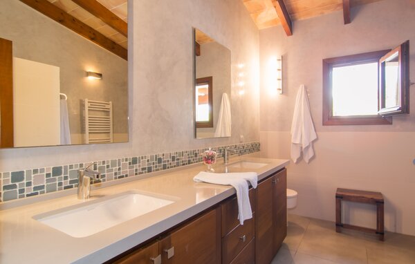 Holiday Home - Casa Manolo, Arta , Spain - EMF723 702