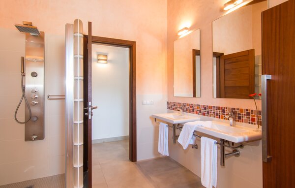 Holiday Home - Casa Manolo, Arta , Spain - EMF723 705