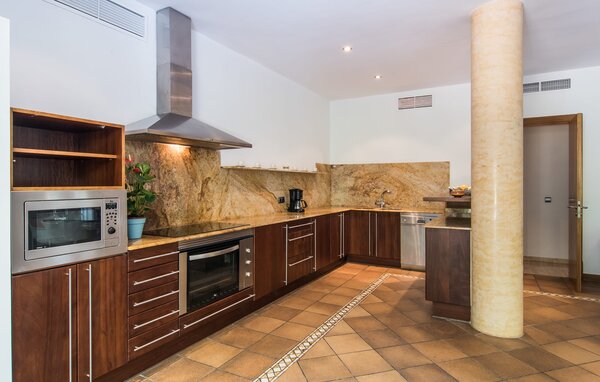 Holiday Home - Cocodrilo, Alcudia , Spain - EMF767 402