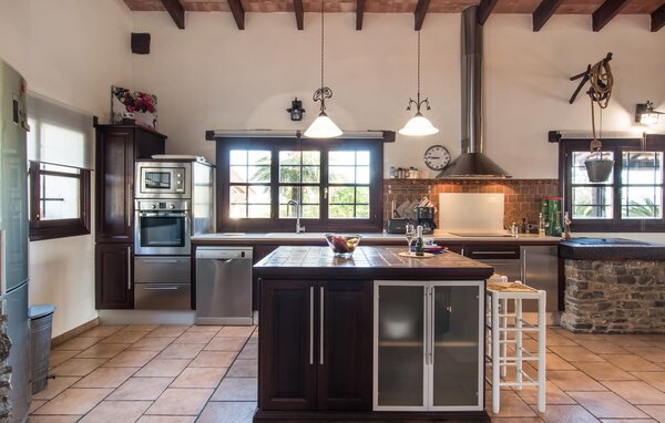 Casa de vacaciones - Can Parpal, Sant Llorenc , España - EMI018 402