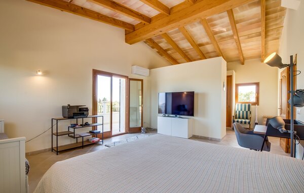 Holiday Home - Roca del Rey, Santanyi , Spain - EMI223 604