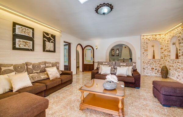 Holiday Home - Es Jardi, Cala dOr , Spain - EMI259 303
