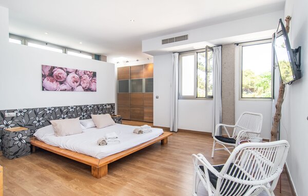 Holiday Home - Can Miquel i na Xisca, Badia Gran , Spain - EMI344 601