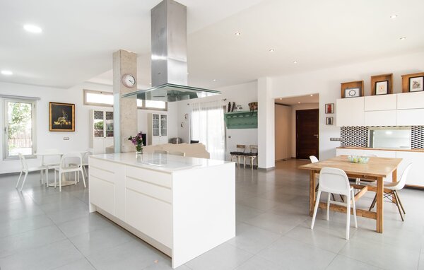 Holiday Home - Can Miquel i na Xisca, Badia Gran , Spain - EMI344 404