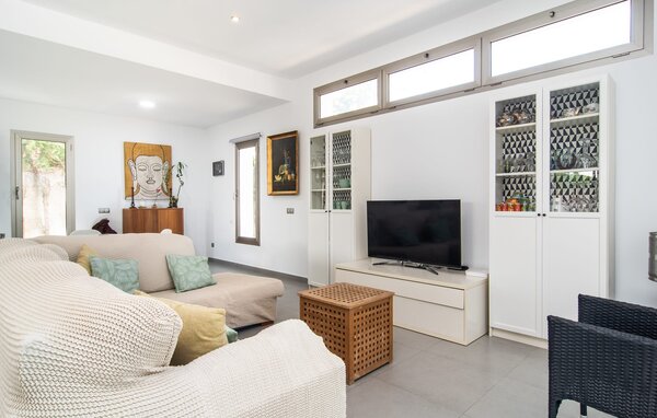 Holiday Home - Can Miquel i na Xisca, Badia Gran , Spain - EMI344 303