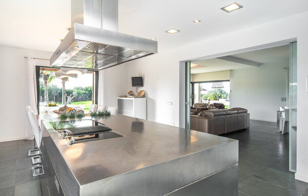 Holiday Home - Flor de Sal a Sa Canoveta, Campos , Spain - EMI391 403