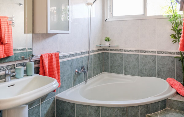 Holiday Home - Adeje,Tenerife , Spain - ETE478 702