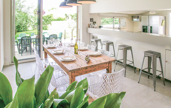 Holiday Home - St. Aubin de Cadeleche , France - FAD373 303