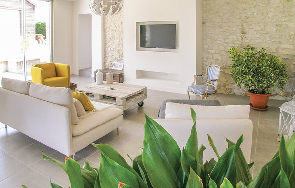 Holiday Home - St. Aubin de Cadeleche , France - FAD373 305
