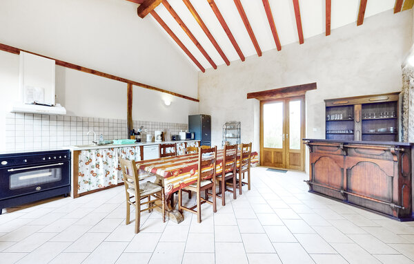 Holiday Home - Bussière-Badil , France - FAD499 401